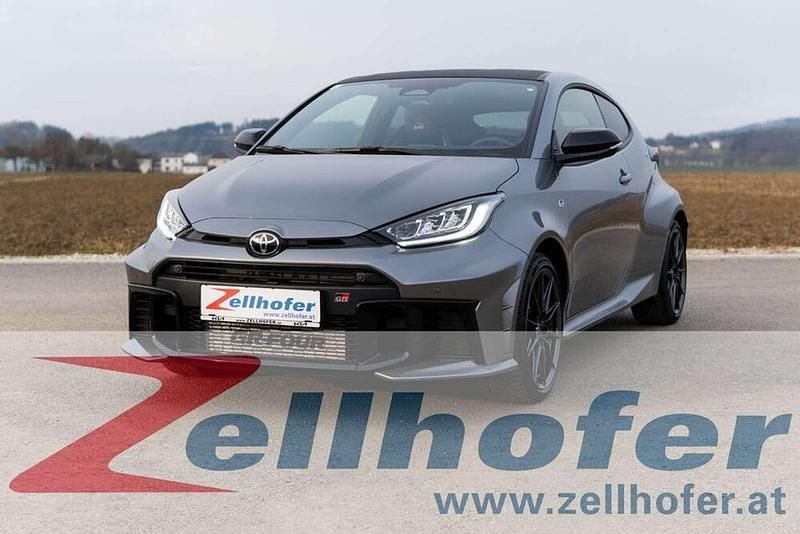 Grau Gebraucht 2024 Toyota Yaris Kleinwagen | € 59.990 - Bild 1/4