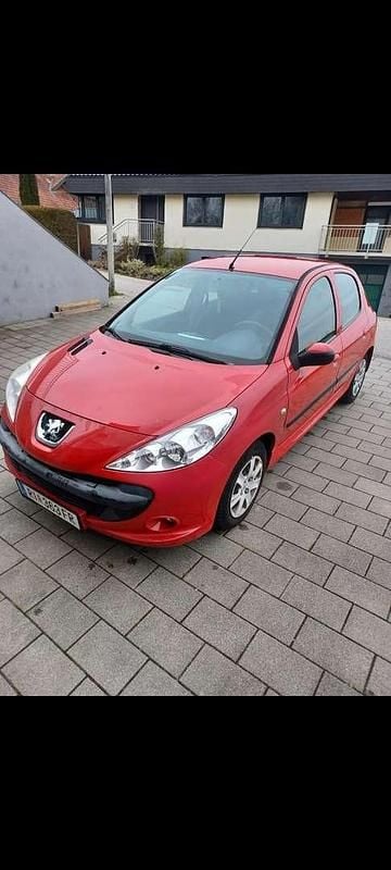 Rot Gebraucht 2010 Peugeot 206 Limousine | € 2.300 (Fairer Preis) - Bild 1/4