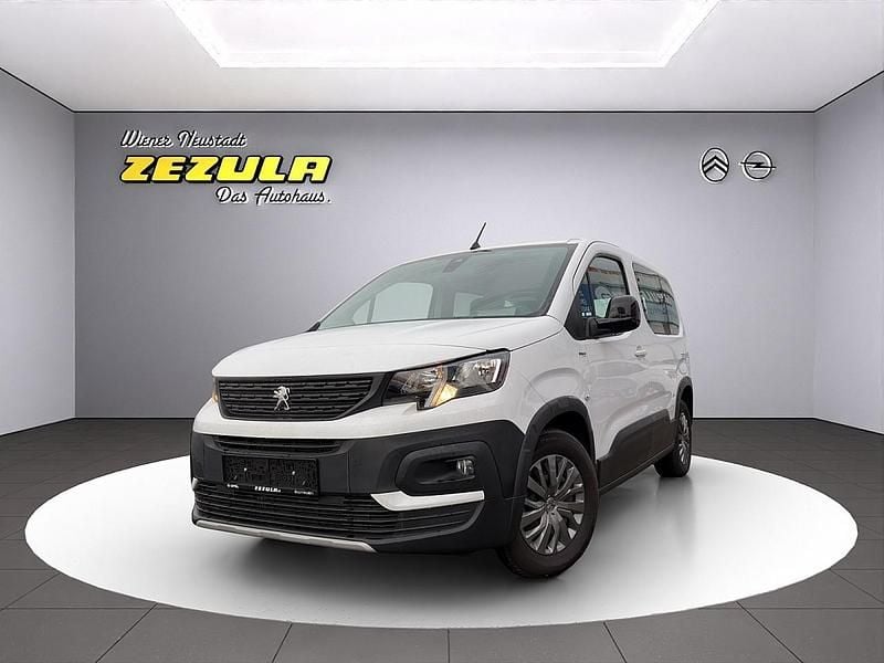 Weiß Gebraucht 2023 Peugeot e-Rifter Active Van / Kleinbus | € 25.990 - Bild 1/4