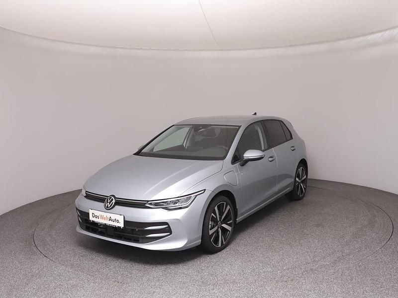 Gebraucht VW Golf VIII 204 PS (150 kW) 2025 Silber  metallic Limousine