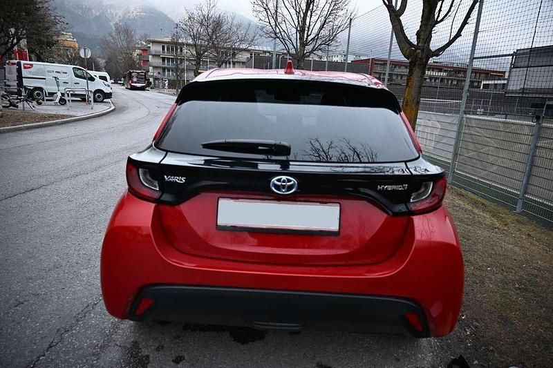 Gebraucht Toyota Yaris Hybrid Active 92 PS (67 kW) 2023 Rot Limousine