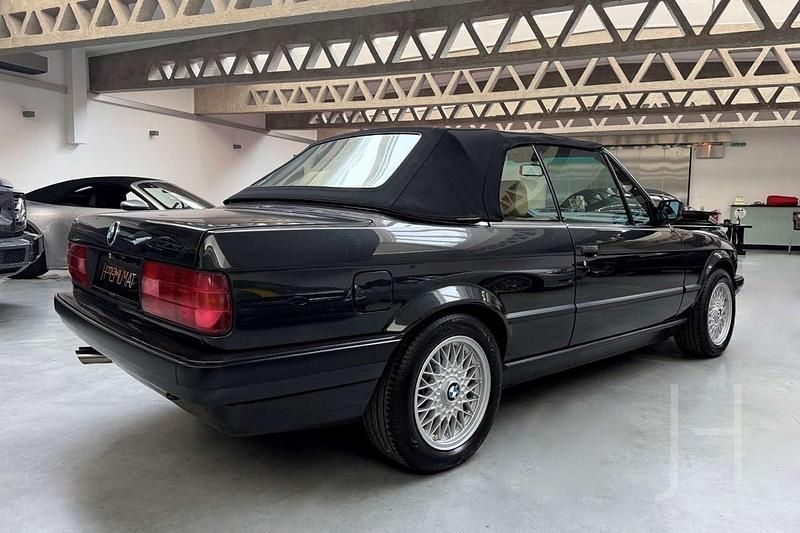 Gebraucht BMW 325 Cabriolet 170 PS (125 kW) 1991 Schwarz Cabrio