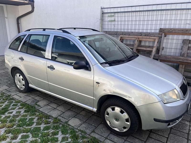 Silber Gebraucht 2001 Skoda Fabia Classic Kleinwagen | € 1.000 (Guter Preis) - Bild 1/4