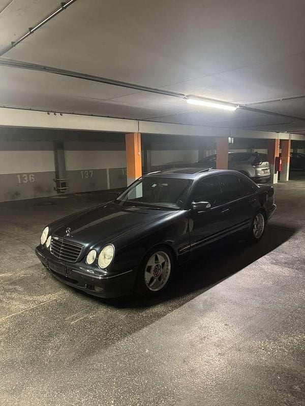 Gebraucht 2000 Mercedes E320 Avantgarde Limousine | € 3.299 - Bild 1/4