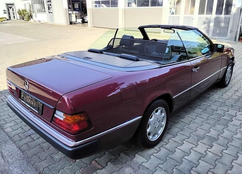 Gebraucht Mercedes E300 220 PS (161 kW) 1993 Rot Cabrio