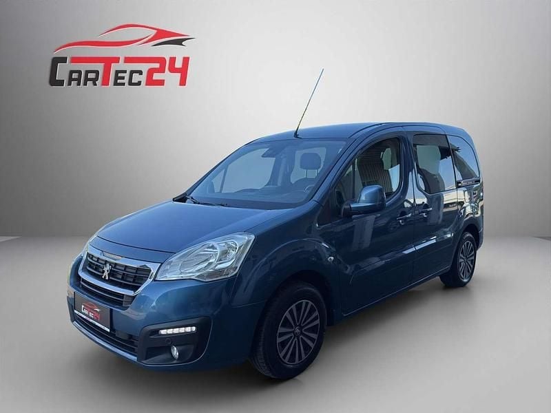 Gebraucht Peugeot TePee Active 99 PS (72 kW) 2017 Blau Van / Kleinbus