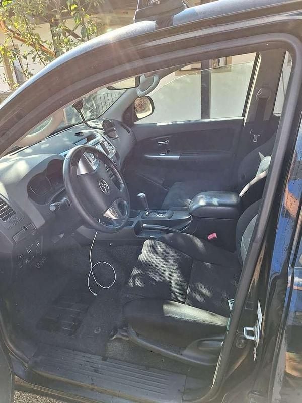 Gebraucht Toyota HiLux 174 PS (127 kW) 2015 Schwarz Abholung