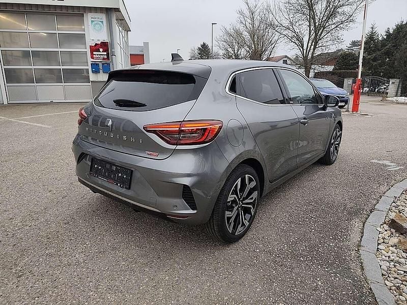 Neu Mitsubishi Colt Intense 94 PS (69 kW) 2025 Grau Kleinwagen