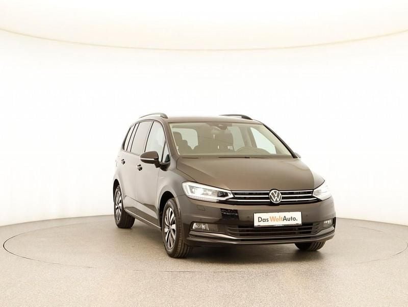 Gebraucht VW Touran Life 150 PS (110 kW) 2024 Schwarz  metallicperleffektno Van / Kleinbus