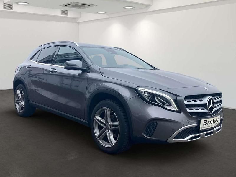 Gebraucht Mercedes GLA200 Urban 136 PS (100 kW) 2019 Grau SUV