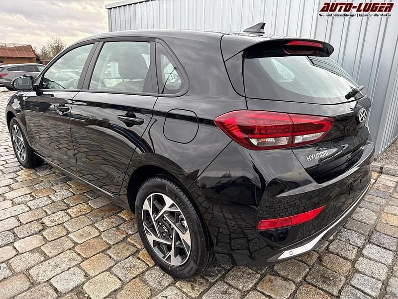 Neu Hyundai i30 GO! 2025 Abyss black pearl Limousine