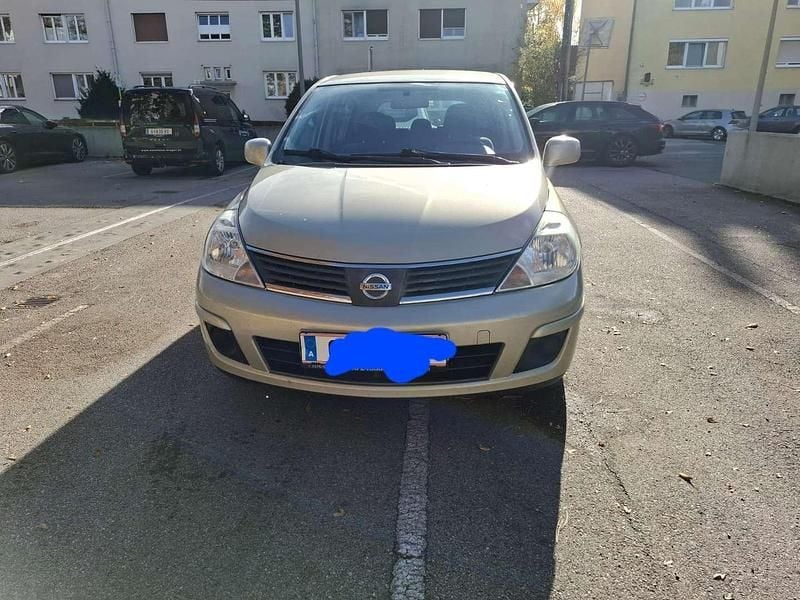 Beige Gebraucht 2008 Nissan Tiida Acenta Limousine | € 3.000 - Bild 1/4