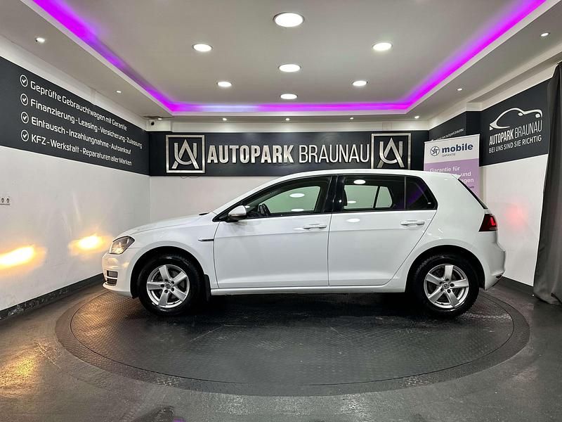 Gebraucht VW Golf LOUNGE 90 PS (66 kW) 2015 Weiß Limousine