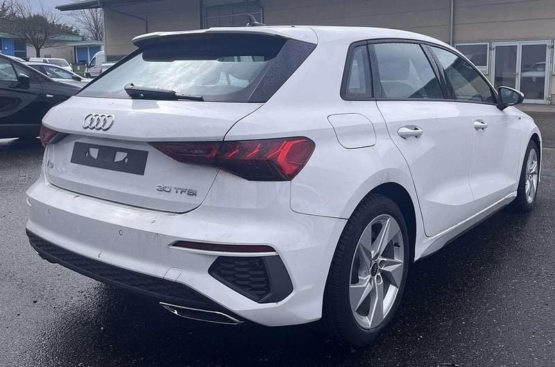 Gebraucht Audi A3 S-Line 110 PS (80 kW) 2023 Weiß Limousine