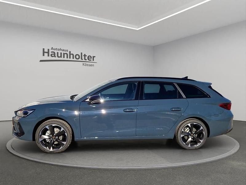 Neu Cupra Leon 150 PS (110 kW) 2025 Dunkelblau  normal Kombi