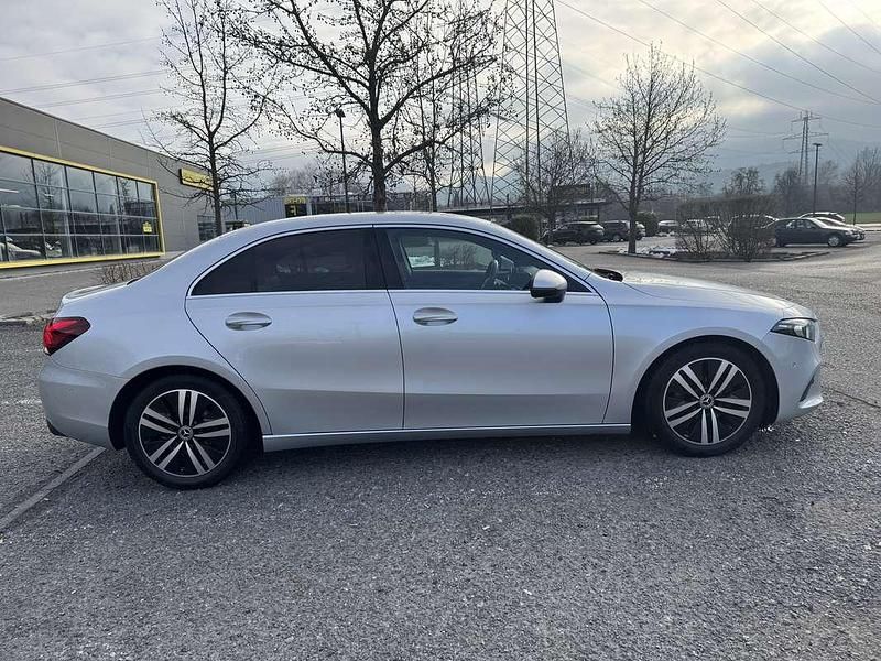 Gebraucht Mercedes A180 116 PS (85 kW) 2019 Limousine