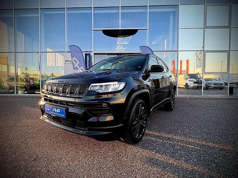 Schwarz Gebraucht 2022 Jeep Compass Night Eagle SUV | € 22.850 (Fairer Preis) - Bild 1/4