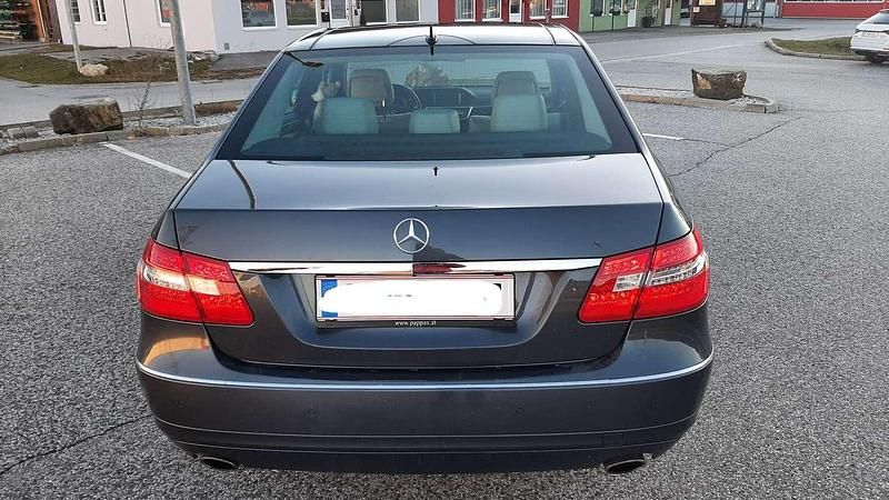 Gebraucht Mercedes E350 231 PS (169 kW) 2009 Grau Limousine