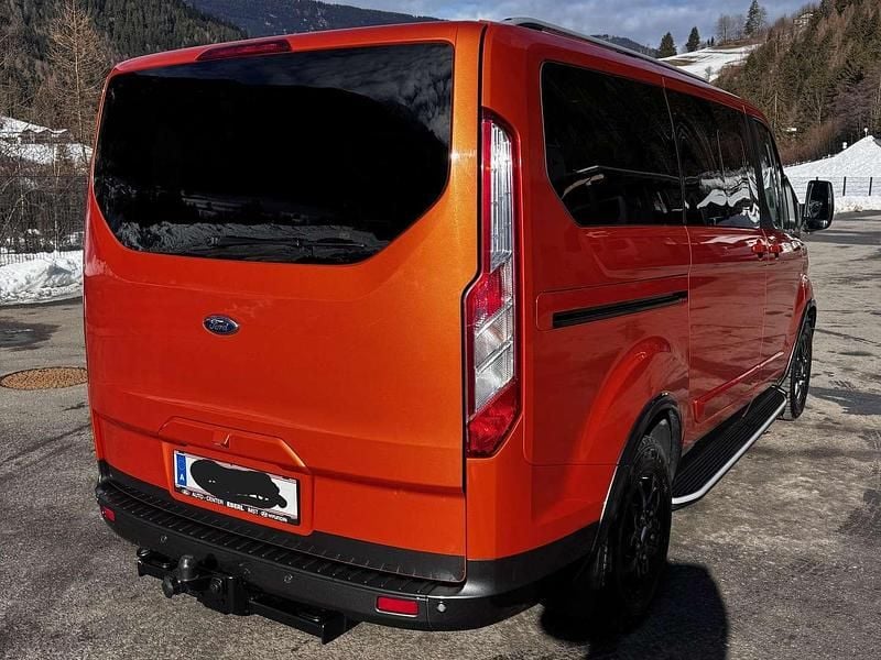 Gebraucht Ford Tourneo Active 131 PS (96 kW) 2022 Orange Van / Kleinbus