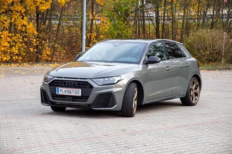 Grau Gebraucht 2020 Audi A1 Sportback S-Line Kleinwagen | € 25.000 (Fairer Preis) - Bild 1/4