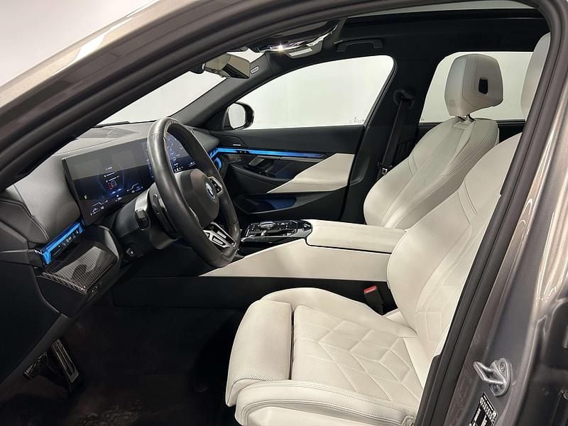 Gebraucht BMW 550e M Sport 489 PS (359 kW) 2025 Grau Kombi