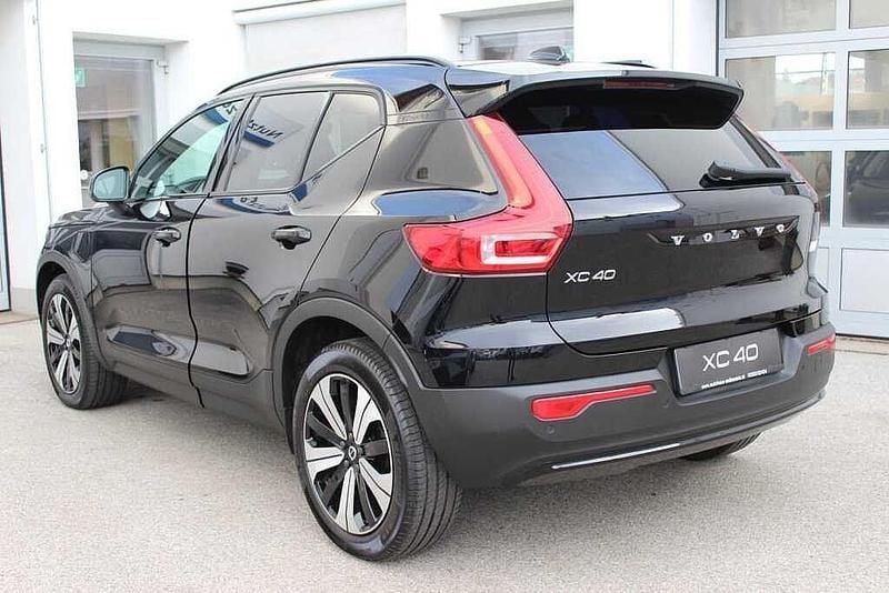 Gebraucht Volvo XC40 129 PS (94 kW) 2022 Schwarz SUV