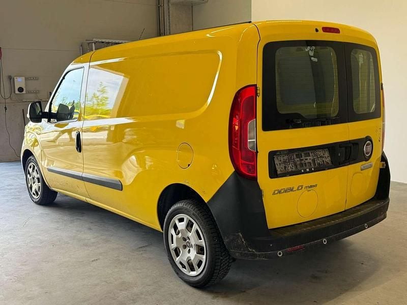 Gebraucht Fiat Doblò 95 PS (69 kW) 2018 Gelb Van / Kleinbus