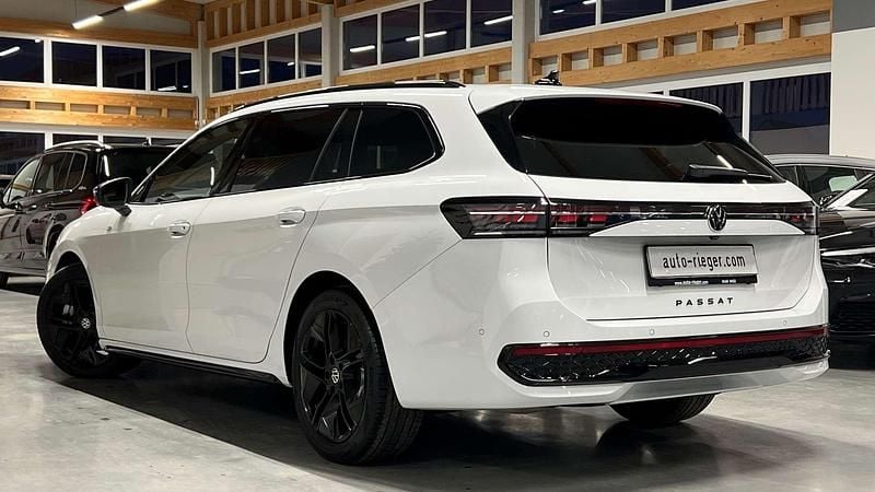 Gebraucht VW Passat R-line 193 PS (141 kW) 2025 Weiß Kombi