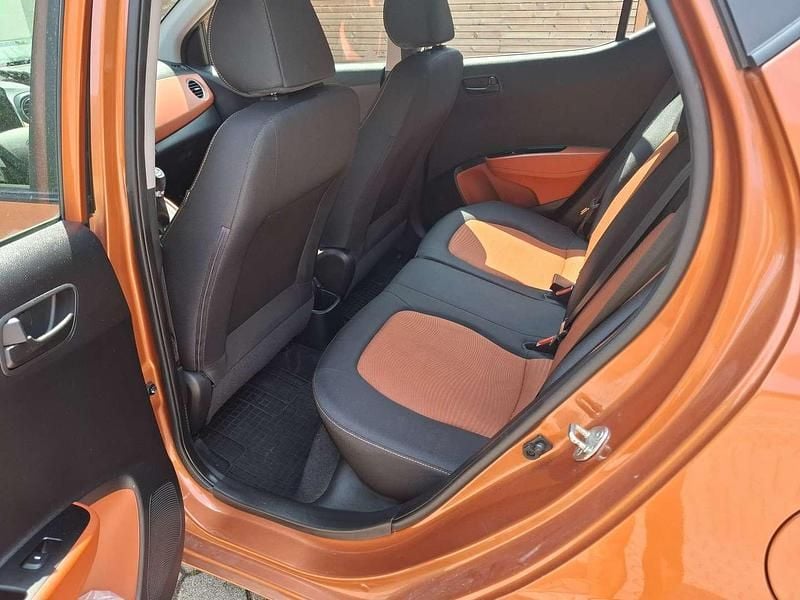 Gebraucht Hyundai i10 Comfort 65 PS (47 kW) 2014 Orange Kleinwagen