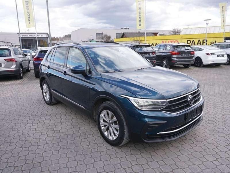 Gebraucht VW Tiguan Life 150 PS (110 kW) 2021 Blau SUV