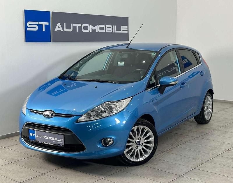 Blau Gebraucht 2012 Ford Fiesta Titanium Kleinwagen | € 6.990 (Etwas zu teuer) - Bild 1/3