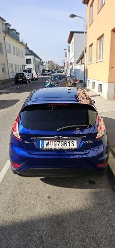 Gebraucht Ford Fiesta 101 PS (74 kW) 2014 Blau Kleinwagen