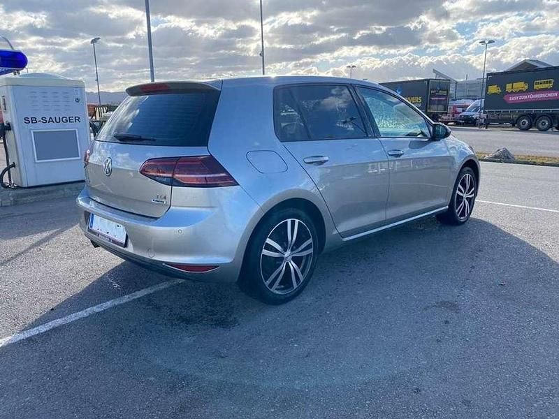 Gebraucht VW Golf Sportline 105 PS (77 kW) 2015 Grau Limousine
