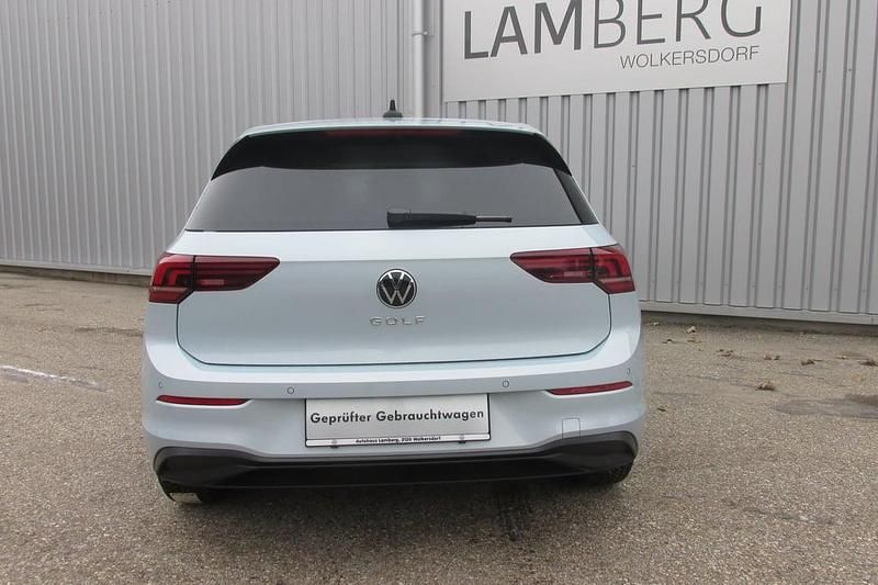 Neu VW Golf VIII 115 PS (84 kW) 2025 Dunkelblau  normal Limousine
