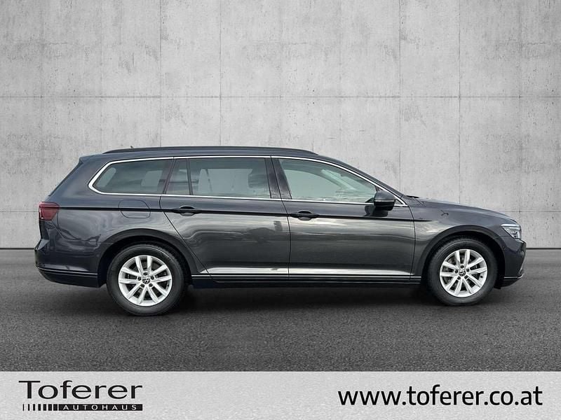 Gebraucht VW Passat Business 150 PS (110 kW) 2023 Dunkelgrau  metallic Kombi
