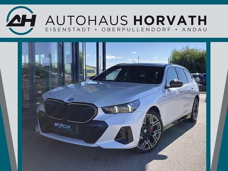 Weiß Gebraucht 2024 BMW 540 Comfort Edition Kombi | € 79.990 - Bild 1/4