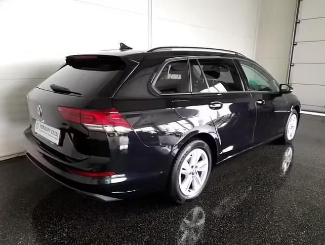 Gebraucht VW Golf VIII Life 150 PS (110 kW) 2022 Deepblackperleffect Kombi