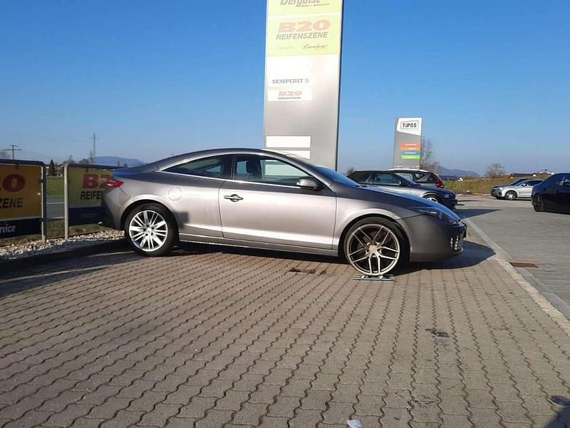 Silber Gebraucht 2009 Renault Laguna Coupé GT Coupé | € 7.000 - Bild 1/4