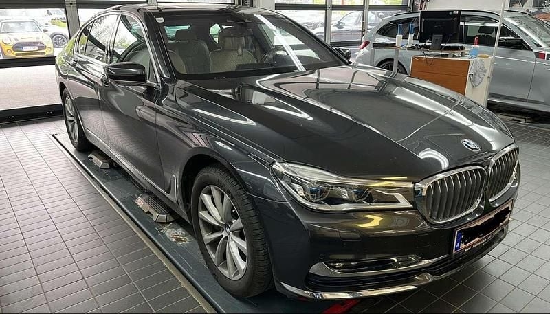 Gebraucht BMW 730 265 PS (194 kW) 2016 Limousine