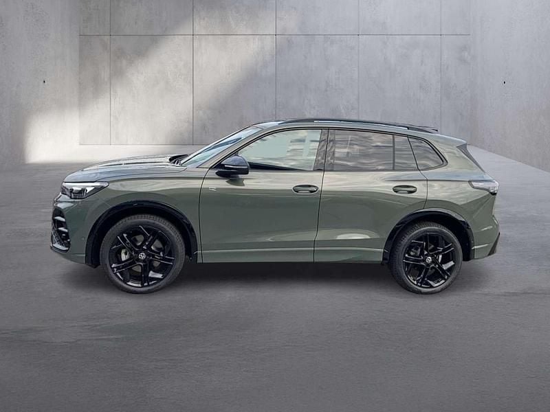 Neu VW Tiguan Sport 193 PS (141 kW) 2025 Mittelgrün metallic SUV
