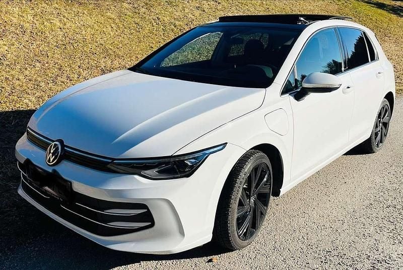 Gebraucht VW Golf VIII Style 150 PS (110 kW) 2024 Weiß Limousine