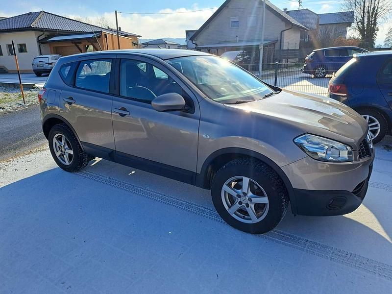 Gebraucht Nissan Qashqai Visia 110 PS (80 kW) 2012 Braun SUV
