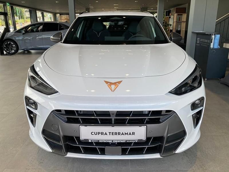 Neu Cupra Terramar 204 PS (150 kW) 2025 Weiss  metallic SUV
