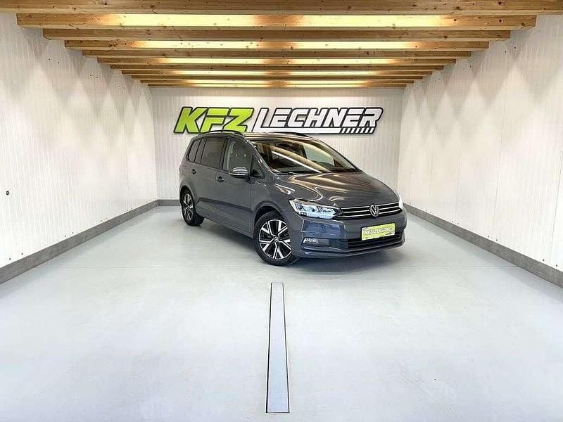 Grau Gebraucht 2024 VW Touran R Van / Kleinbus | € 34.950 (Fairer Preis) - Bild 1/3