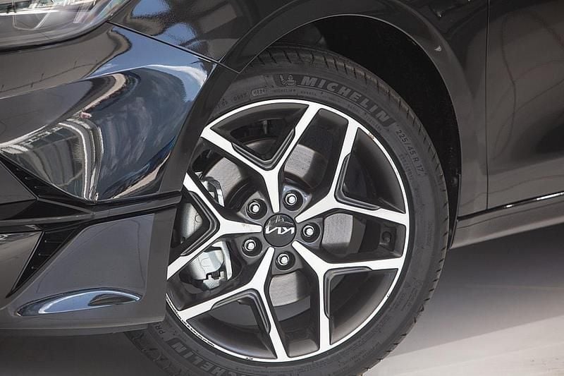 Gebraucht Kia Ceed Sportswagon Silver 101 PS (74 kW) 2025 Schwarz Kombi