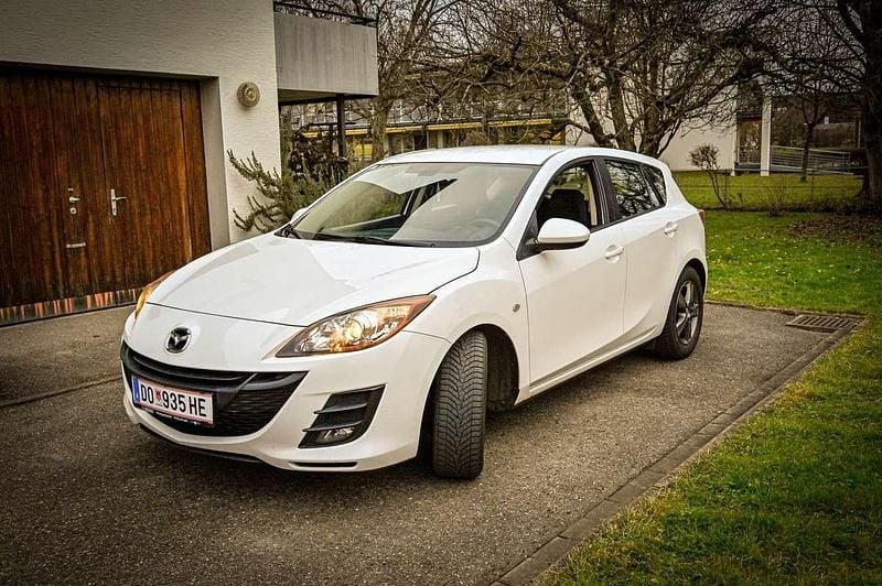 Gebraucht Mazda 3 Inclusive 105 PS (77 kW) 2011 Weiß Limousine