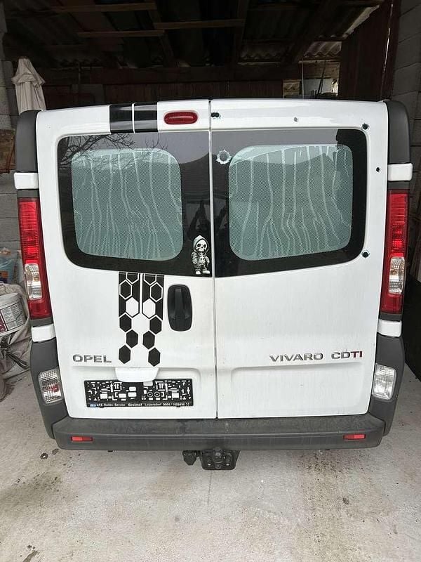 Gebraucht Opel Vivaro 114 PS (83 kW) 2010 Weiß Van / Kleinbus