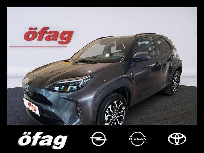 Grau Gebraucht 2025 Toyota Yaris Hybrid City Limousine | € 25.990 (Etwas zu teuer) - Bild 1/4