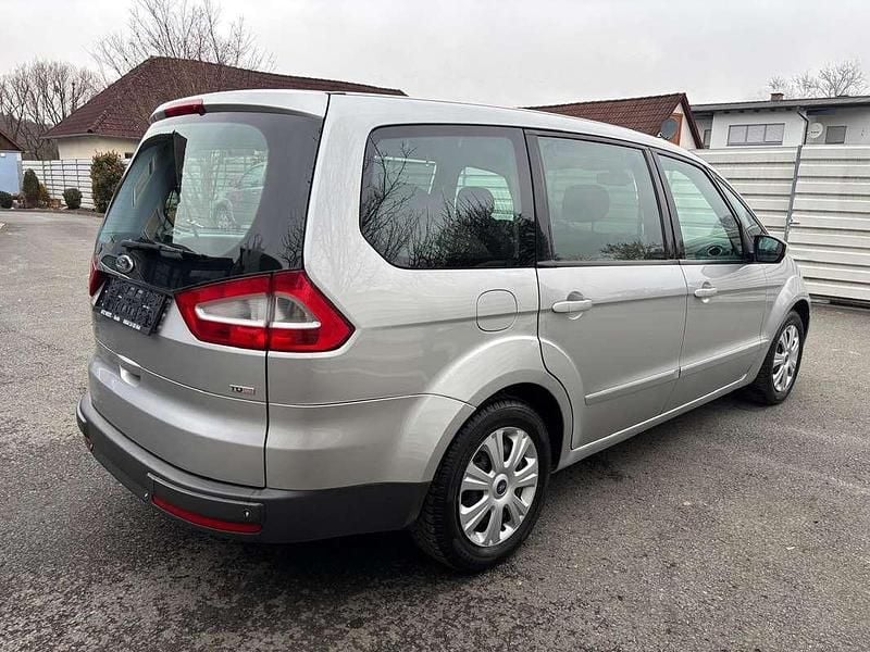 Gebraucht Ford Galaxy Trend 116 PS (85 kW) 2008 Grau Van / Kleinbus