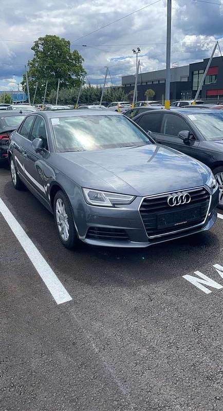 Gebraucht Audi A4 150 PS (110 kW) 2017 Grau Limousine